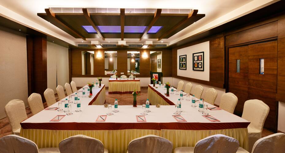 Keshav Clarks Inn, Gadag 4